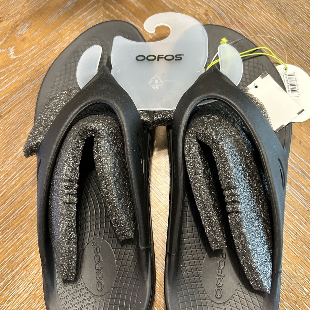 OOFOS Black Sandals Comfortable Supportive Flip Flops Men’s 11 Women’s 13